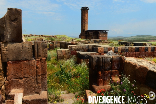 Ani, the Ancient Armenian Capital and the city of a thousand and one churches. Ani, l ancienne Capitale Armenian et la ville de mille et une églises.
