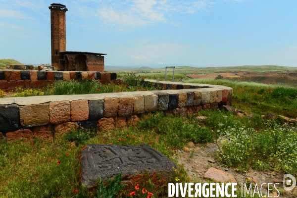 Ani, the Ancient Armenian Capital and the city of a thousand and one churches. Ani, l ancienne Capitale Armenian et la ville de mille et une églises.