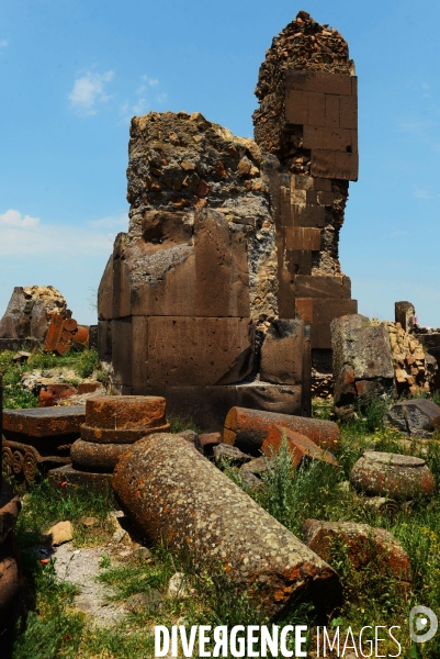 Ani, the Ancient Armenian Capital and the city of a thousand and one churches. Ani, l ancienne Capitale Armenian et la ville de mille et une églises.