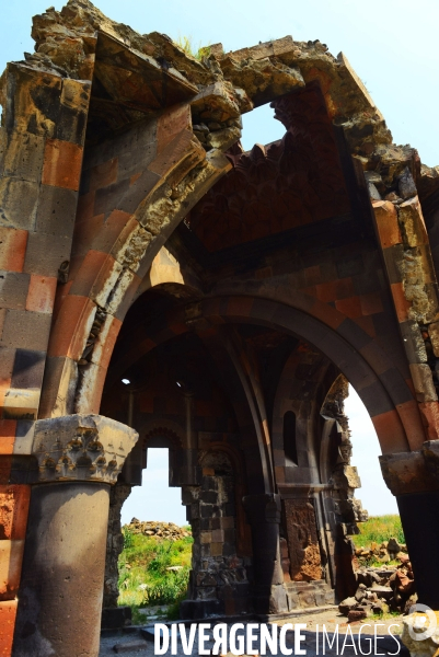 Ani, the Ancient Armenian Capital and the city of a thousand and one churches. Ani, l ancienne Capitale Armenian et la ville de mille et une églises.