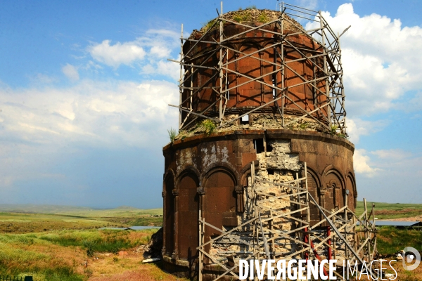 Ani, the Ancient Armenian Capital and the city of a thousand and one churches. Ani, l ancienne Capitale Armenian et la ville de mille et une églises.