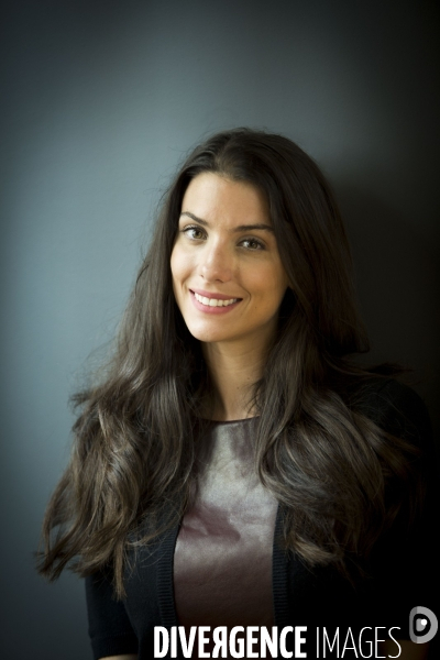 Ludivine SAGNA, avant l Euro de football en France auquel participe son mari Bacary SAGNA comme défenseur de l équipe de France.