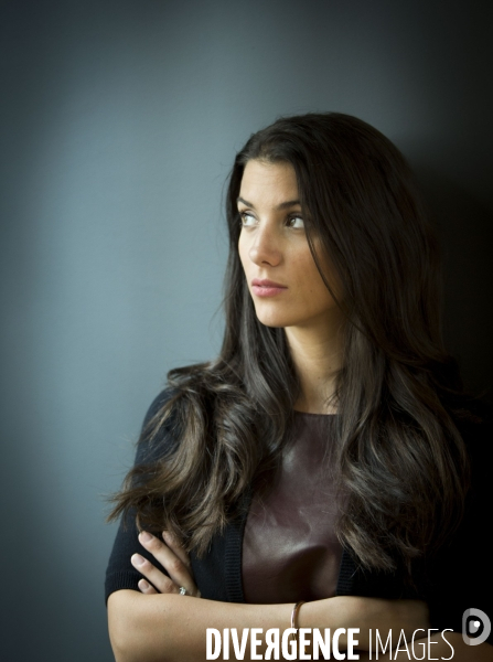 Ludivine SAGNA, avant l Euro de football en France auquel participe son mari Bacary SAGNA comme défenseur de l équipe de France.