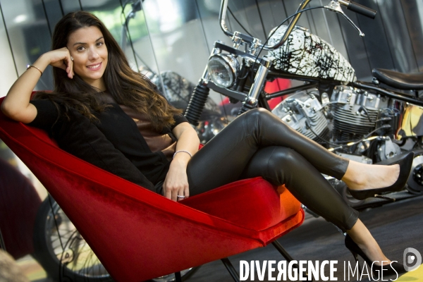 Ludivine SAGNA, avant l Euro de football en France auquel participe son mari Bacary SAGNA comme défenseur de l équipe de France.