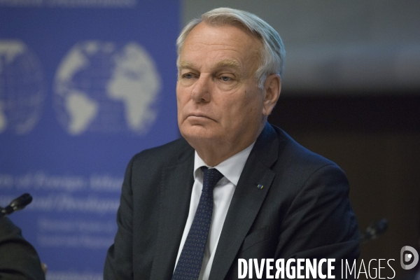 Jean marc ayrault au 7e forum de l action internationale des collectivites
