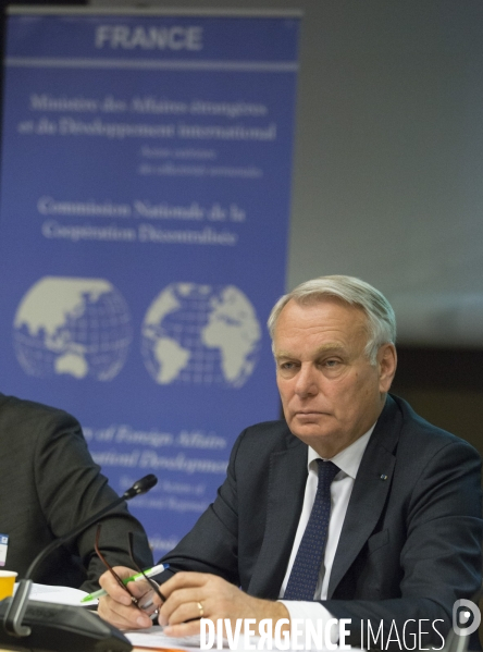 Jean marc ayrault au 7e forum de l action internationale des collectivites