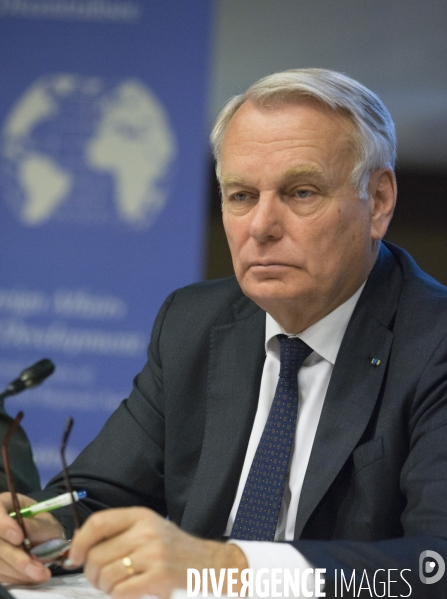 Jean marc ayrault au 7e forum de l action internationale des collectivites