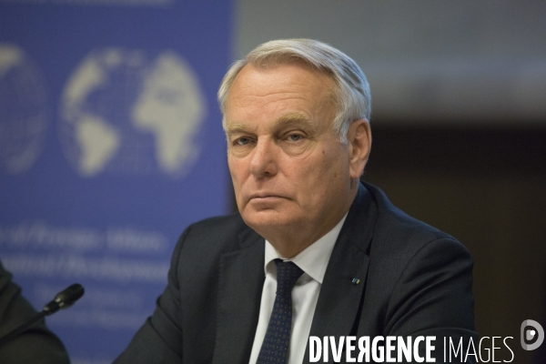 Jean marc ayrault au 7e forum de l action internationale des collectivites