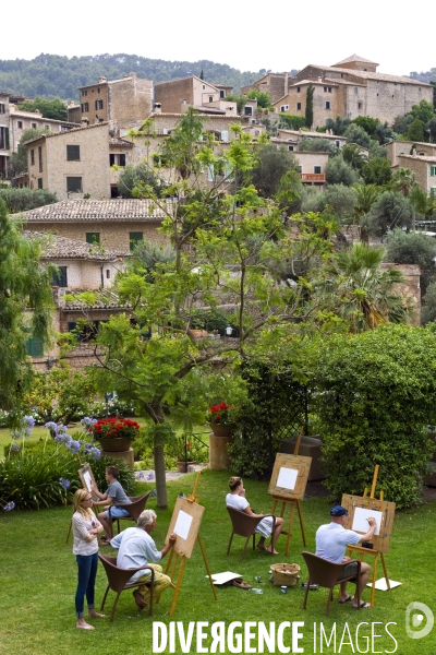 Vacances.A l hotel Belmond la Residencia, cours de dessins avec une professeure en residence