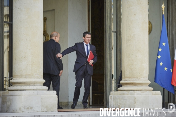 Elysée , conseil de defense et allocution de François Hollande