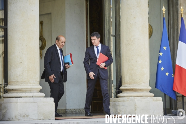 Elysée , conseil de defense et allocution de François Hollande