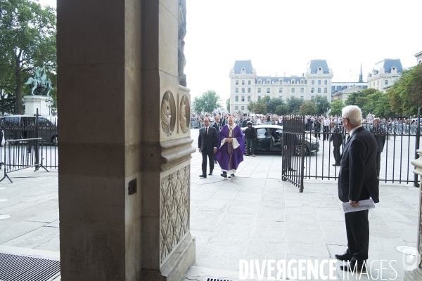 Messe hommage à Notre-Dame de Paris en mémoire du père Jacques Hamel assassiné à Saint-Etienne-du-Rouvray