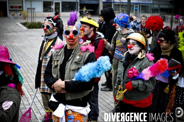 Parade Solidaire contre le cirque sécuritaire. Sommet de l Otan à Strasbourg
