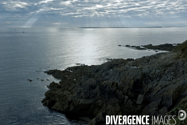 Bretagne.Lumiere sur la mer d Iroise a la pointe saint Mathieu