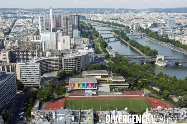 Illustration juillet 2016.Vue aerienne de Paris de la Seine entre le 15 et 16 emes arrondissement