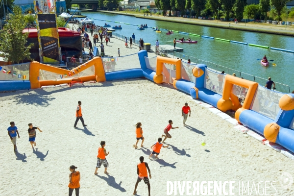 L ete du canal.Match de beach soccer a la plage de Noisy/Bondy