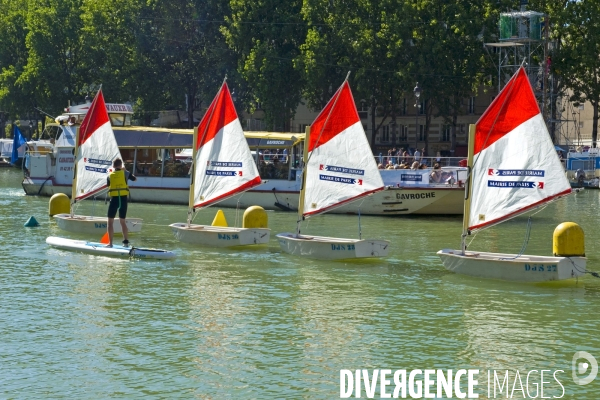 Activites nautiques dans le cadre de Paris Plages au bassin de la Villette.