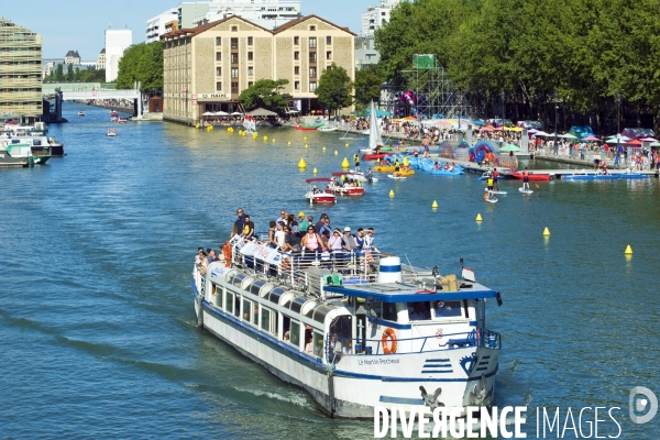 Activites nautiques dans le cadre de Paris Plages au bassin de la Villette.