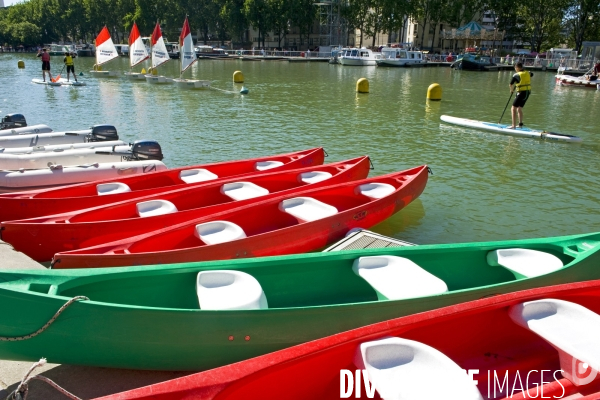 Activites nautiques dans le cadre de Paris Plages au bassin de la Villette.