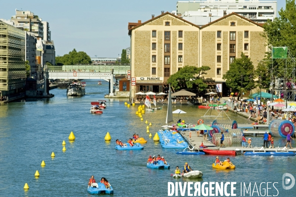 Activites nautiques dans le cadre de Paris Plages au bassin de la Villette.