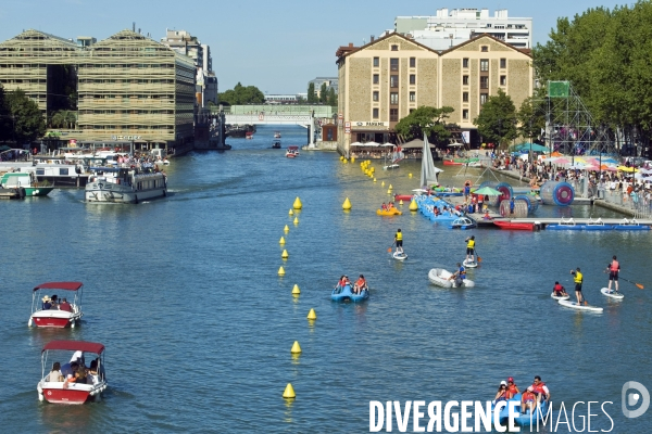 Activites nautiques dans le cadre de Paris Plages au bassin de la Villette.