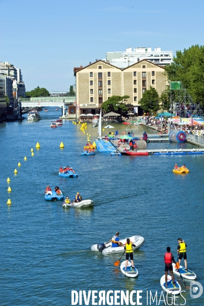 Activites nautiques dans le cadre de Paris Plages au bassin de la Villette.