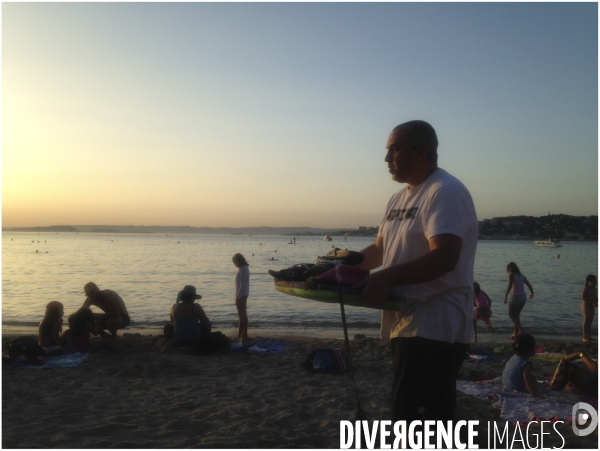 Une plage marseillaise entre chien et loup