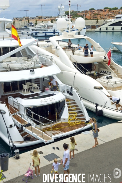 Porto Adriano, sur l ile de Palma de Majorque, une marina de luxe concue par Philippe Starck