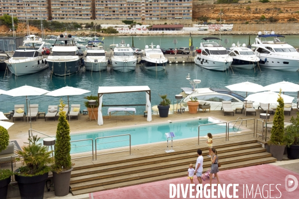 Porto Adriano, sur l ile de Palma de Majorque, une marina de luxe concue par Philippe Starck