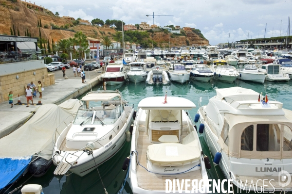 Porto Adriano, sur l ile de Palma de Majorque, une marina de luxe concue par Philippe Starck