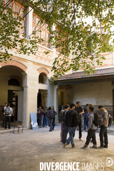 Illustration dans des lycées et collèges d Île de France