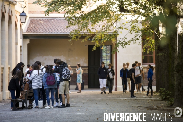 Illustration dans des lycées et collèges d Île de France