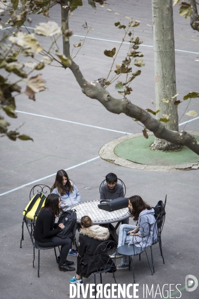 Illustration dans des lycées et collèges d Île de France