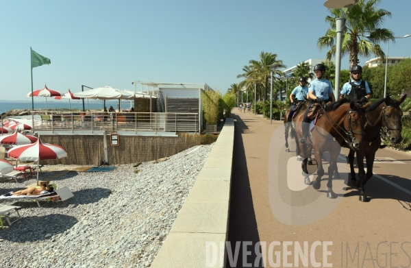 Patrouille à cheval de la Gendarmerie Nationale #Nice06