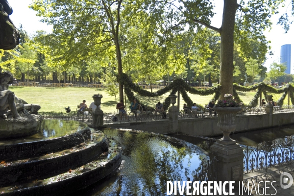 Illustration Aout2016.La fontaine Mediicis, dans le jardin du Luxembourg, un havre de fracheur durant la canicule