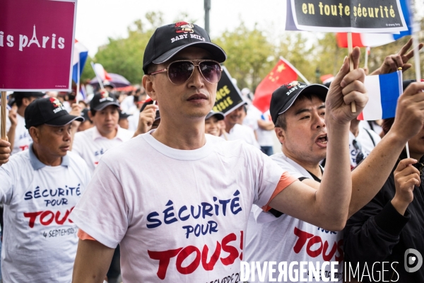 Manifestation  Sécurité pour tous   organisée par 60 associations des chinois de France, place de la République.