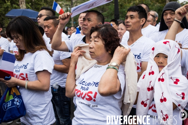 Manifestation  Sécurité pour tous   organisée par 60 associations des chinois de France, place de la République.