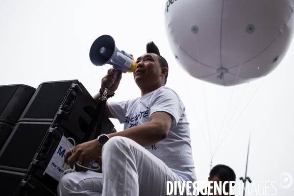 Manifestation  Sécurité pour tous   organisée par 60 associations des chinois de France, place de la République.