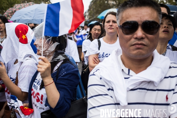 Manifestation  Sécurité pour tous   organisée par 60 associations des chinois de France, place de la République.