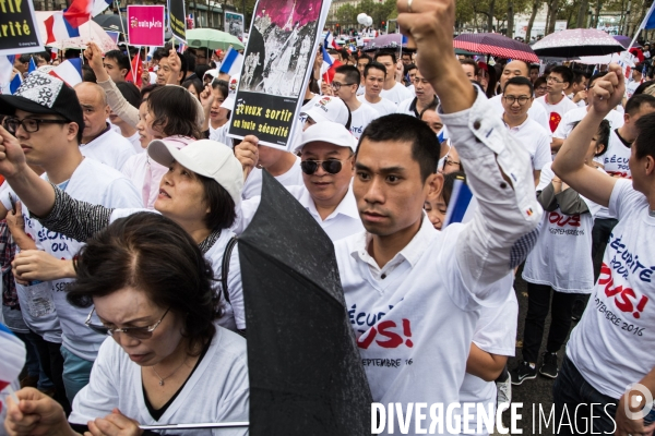 Manifestation  Sécurité pour tous   organisée par 60 associations des chinois de France, place de la République.