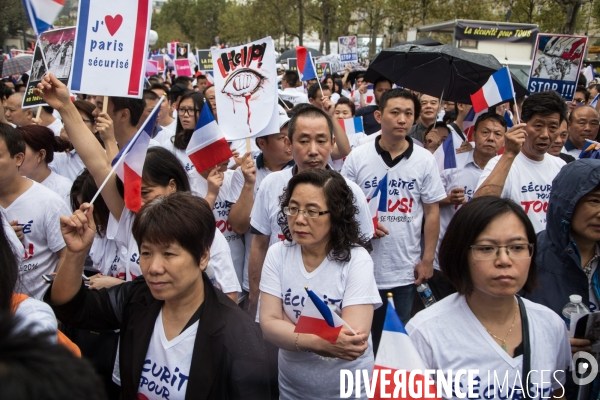 Manifestation  Sécurité pour tous   organisée par 60 associations des chinois de France, place de la République.