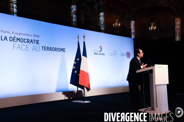 François Hollande salle Wagram.  La démocratie face au terrorisme 