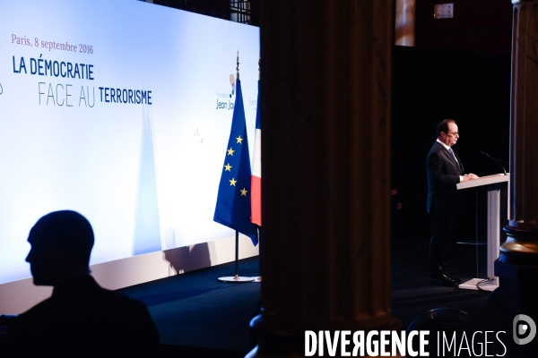 François Hollande salle Wagram.  La démocratie face au terrorisme 