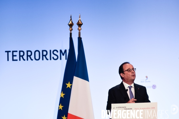 François Hollande salle Wagram.  La démocratie face au terrorisme 