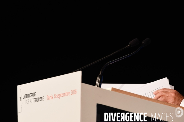 François Hollande salle Wagram.  La démocratie face au terrorisme 