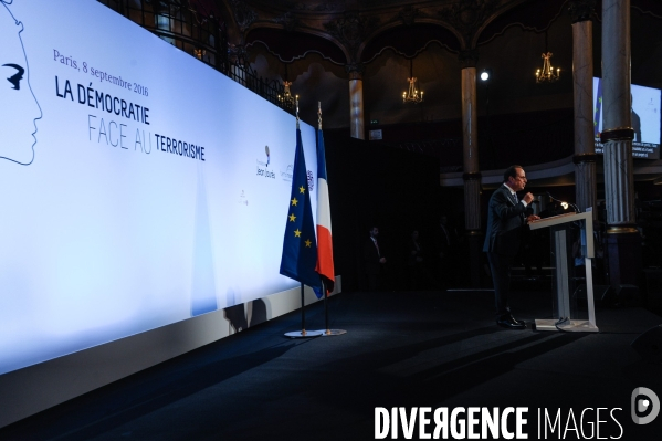 François Hollande salle Wagram.  La démocratie face au terrorisme 