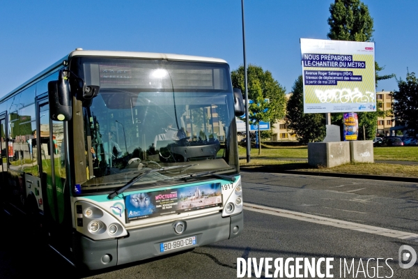 L invention de la Metropole du Grand Paris.Appel a projets.Serie 2.Un bus sur la route national 4. Appel a projet pour l aménagement de la route nationale en transport en site propre