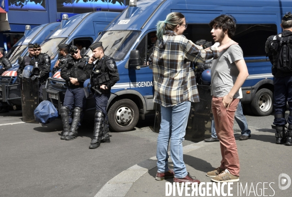 Forces de l ordre. Police et jeunes. Police and youth.