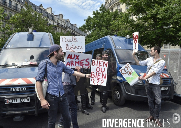 Forces de l ordre. Police et jeunes. Police and youth.