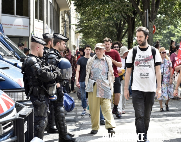 Forces de l ordre. Police et jeunes. Police and youth.